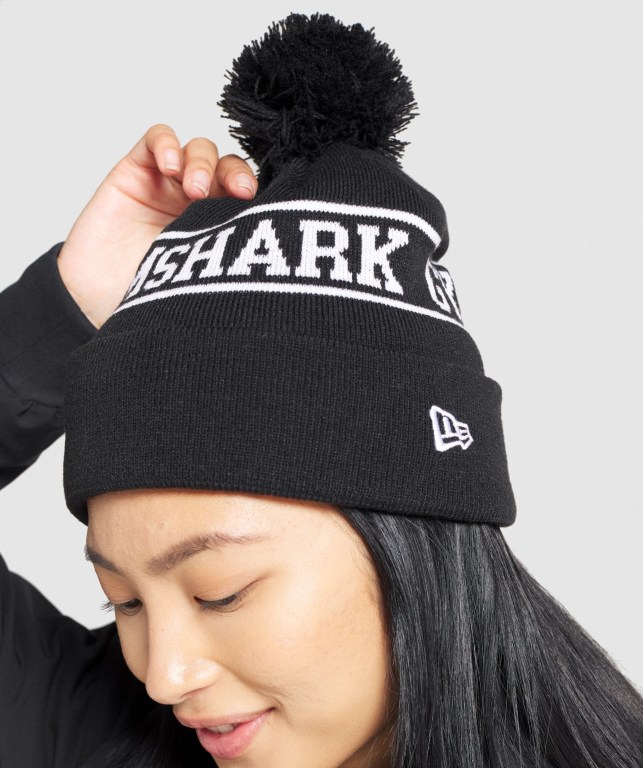 Gymshark New Era Tab Beanie Svarte | IH1IdbWzNGR